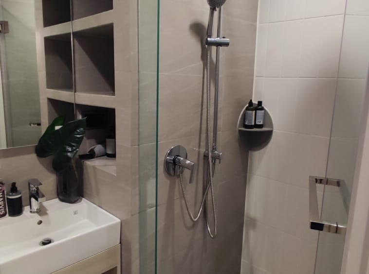 Reference Sathorn Wongwian yai